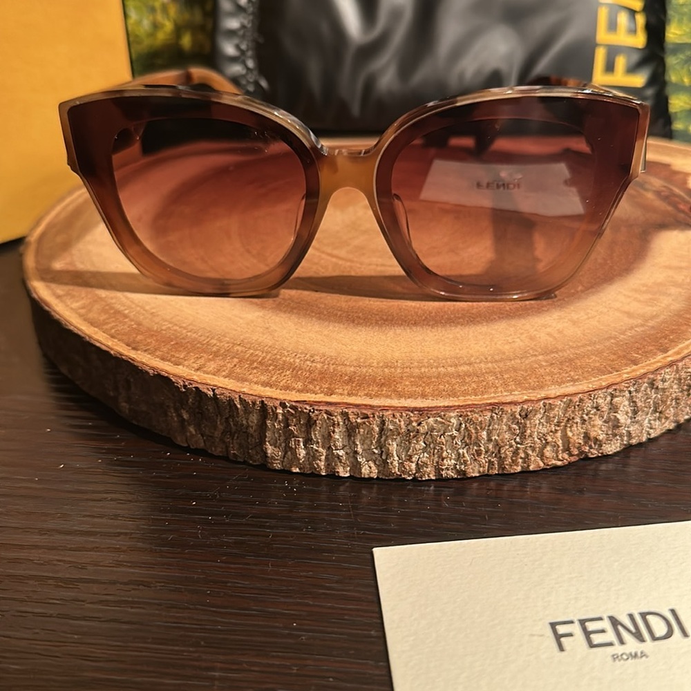 Fendi Tan Sunglasses with Gold Accents brand new - Picture 7 of 7